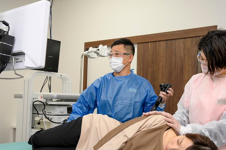 丁寧な手技と鎮静剤(麻酔)で痛くない大腸カメラ